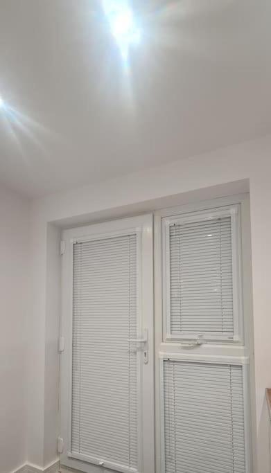 Home Away From Home! Йет Экстерьер фото